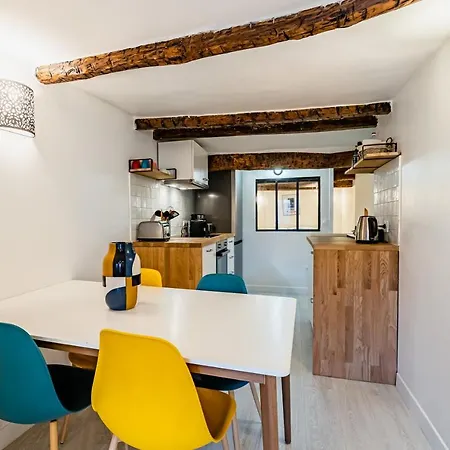 Appartamento Roche : 3 Chambres,6 Personnes, Bien Equipe, Deco+ Tolone