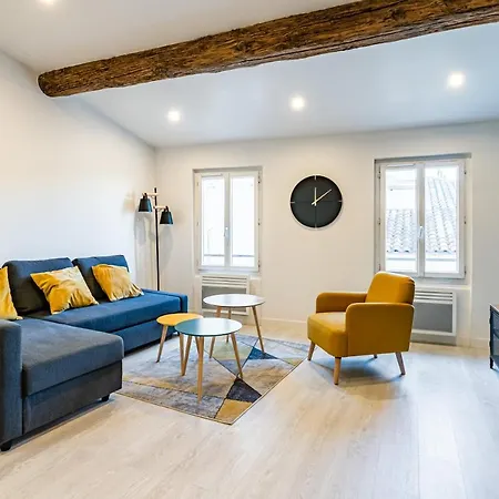 Roche : 3 Chambres,6 Personnes, Bien Equipe, Deco+ Tolone